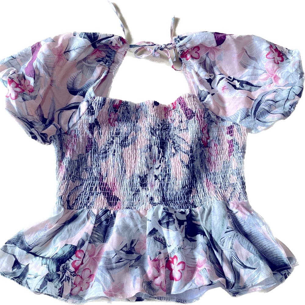 GUESS. Peplum floral top. Size: Small.